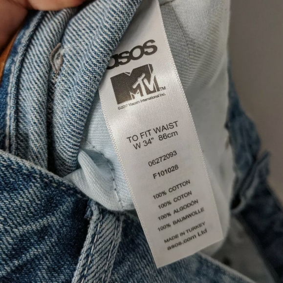 Asos x MTV Monster Raw Hem Button Fly Jean Shorts - Picture 10 of 10